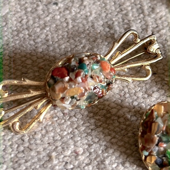 BEAUTIFUL GENUINE STONE BROOCH AND MATCHING EARRINGS - Picture 2 of 10